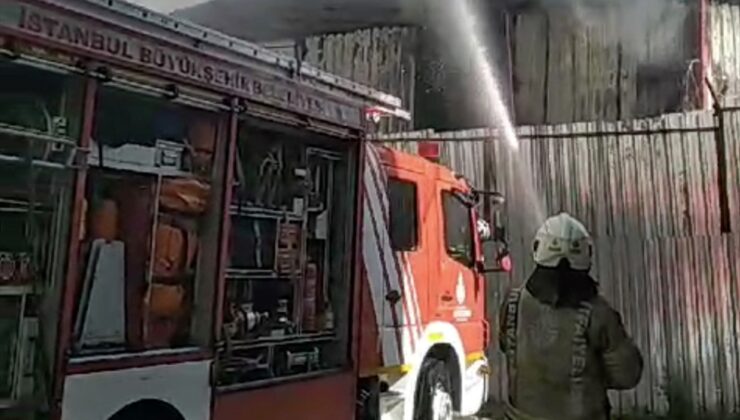 Başakşehir'de inşaat şantiyesindeki konteynerlerde yangın çıktı