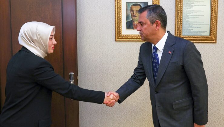 CHP Genel Başkanı Özel, Sinan Ateş’in eşi Ayşe Ateş ile görüştü