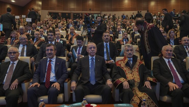 Cumhurbaşkanı Erdoğan: “(Yeni anayasa) Biz, milletimizin beklentileri çerçevesinde üzerimize düşen yapıcı rolü oynamaya devam edeceğiz”