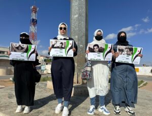 İdlib’de gazeteciler Dünya Basın Özgürlüğü Günü’nde gösteri düzenledi