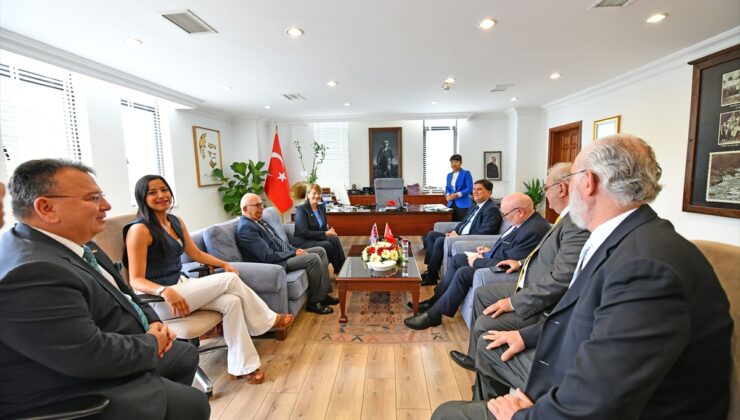İngiliz Büyükelçi Morris, Fethiye Belediye Başkanı Karaca’yı ziyaret etti: