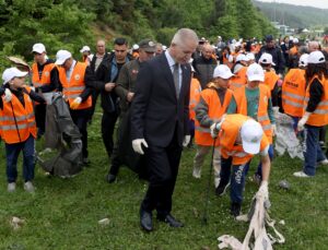 İstanbul’da “Orman Benim” etkinliğinde çöpler toplandı