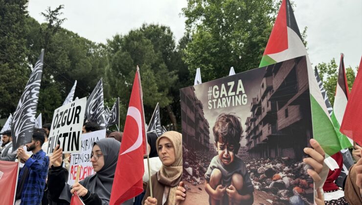 İzmir’de üniversite öğrencileri İsrail’i protesto etti