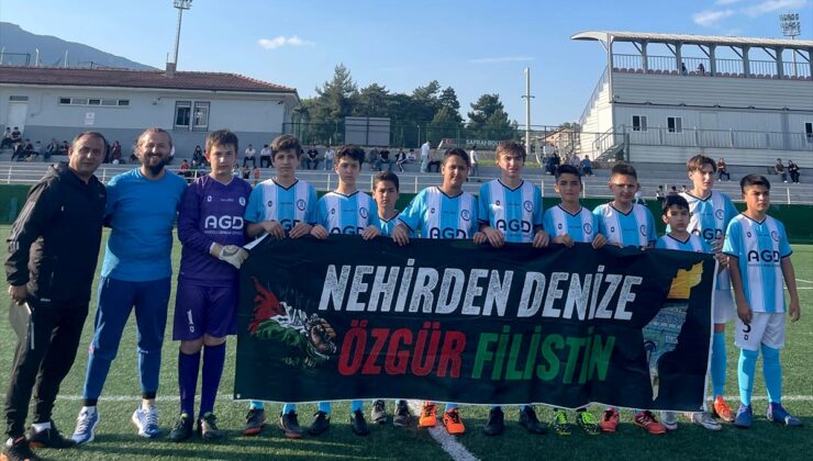 Karabük'teki 13 yaş altı futbol takımlarından Filistin'e destek