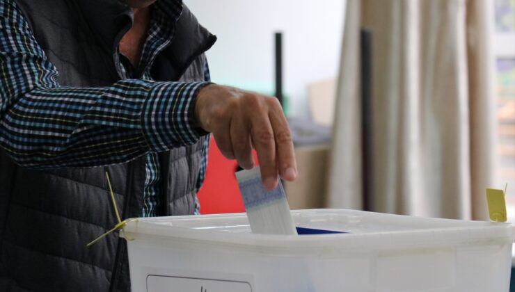 Kuzey Makedonya’da cumhurbaşkanı seçimi ve genel seçimler için oy kullanma işlemi başladı
