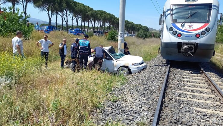 Manisa’da hemzemin geçitte trenin çarptığı otomobilin sürücüsü öldü