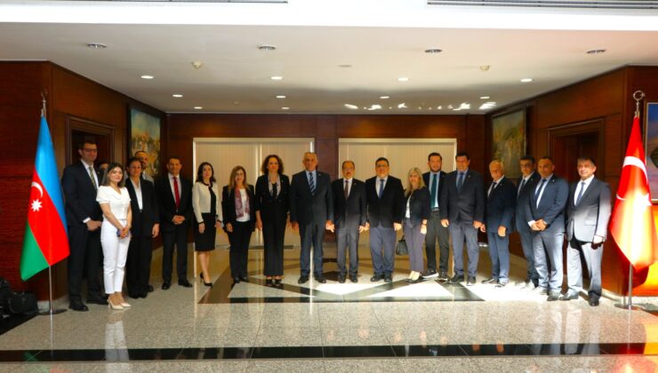 Milli Eğitim Bakanı Çavuşoğlu, Türkiye’nin Bakü Büyükelçiliğini ziyaret etti