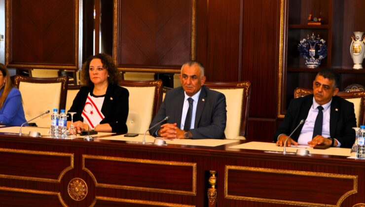 Çavuşoğlu ve heyeti, Azerbaycan Milli Meclisi Bilim ve Eğitim Komitesi ile görüştü