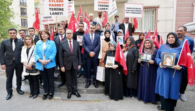 Milli Eğitim Bakanı Yusuf Tekin, Diyarbakır annelerini ziyaret etti