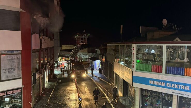 Trabzon’da bir iş merkezinde çıkan yangın söndürüldü