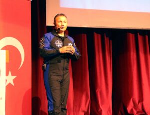Türkiye’nin ilk astronotu Gezeravcı, Malatya’da öğrencilerle buluştu: