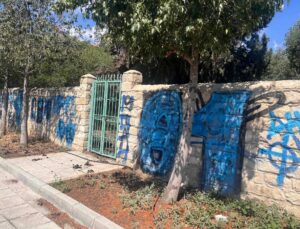Vakıflar İdaresi, Arnavut Cami’ye yapılan saldırıyı kınadı