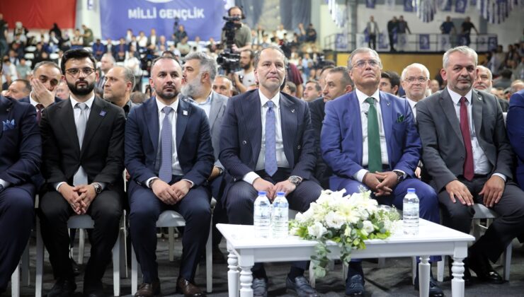 Yeniden Refah Partisi Genel Başkanı Erbakan, Sakarya’da “İstanbul’un Fethi” programında konuştu: