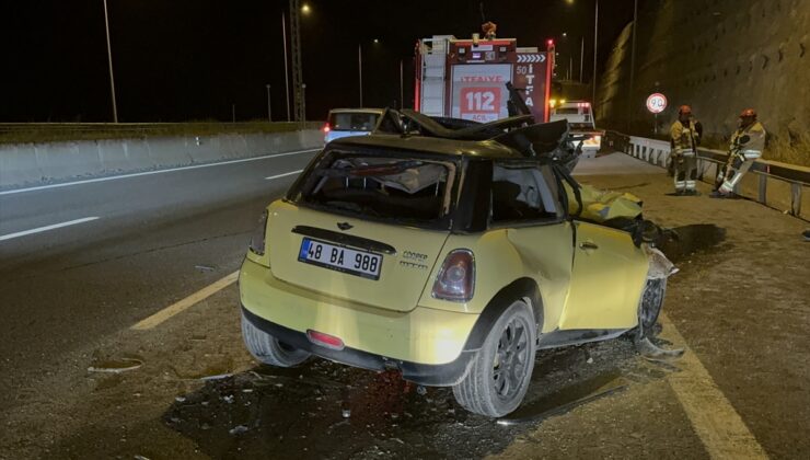 Anadolu Otoyolu’nda kamyona çarpan otomobilin sürücüsü öldü