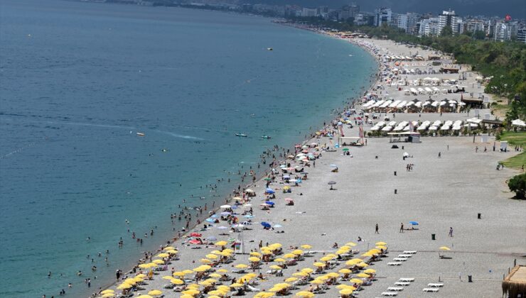 Antalya’da hava sıcaklığı sağanakla 11 derece azaldı