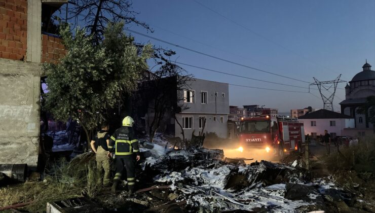 Bursa'da barakada başlayıp evlere de sıçrayan yangın söndürüldü