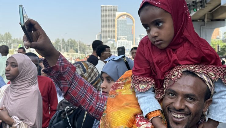 Etiyopyalı Müslümanlar bayram namazını meydanlarda ve stadyumda kıldı