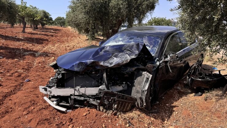 Gaziantep’te otomobille çarpışan hafif ticari araçtaki 2 kişi öldü