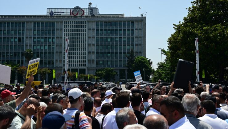 İETT’ye bağlı özel halk otobüsü sahiplerinden İBB binası önünde protesto