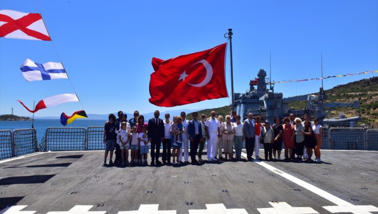 İzmir Foça'da yaşayan şehit aileleri, Kurban Bayramı dolayısıyla TCG Sancaktar'da ağırlandı