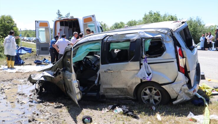 Kastamonu’da hafif ticari araç devrildi, 1 kişi öldü, 4 kişi yaralandı