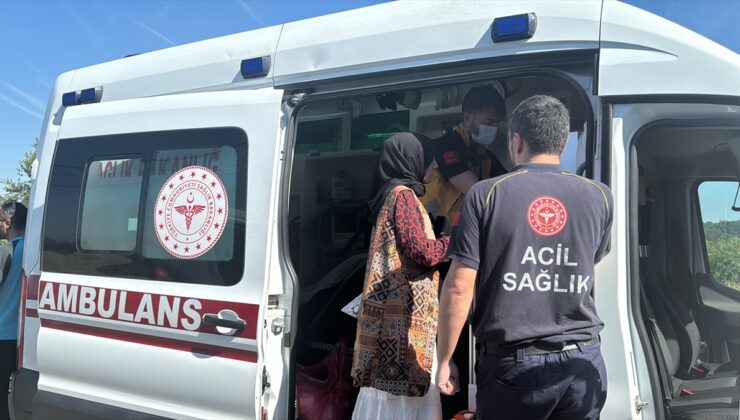 GÜNCELLEME – Kocaeli'de tır ile servis midibüsü çarpıştı, 1'i ağır 26 kişi yaralandı