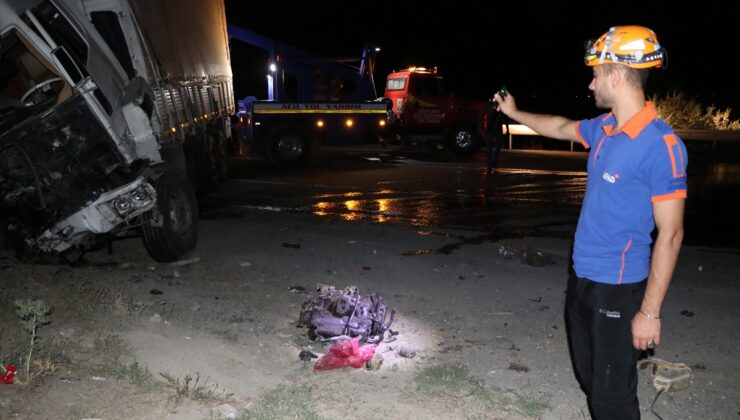 Niğde’de zincirleme trafik kazasında aynı aileden 3 kişi öldü