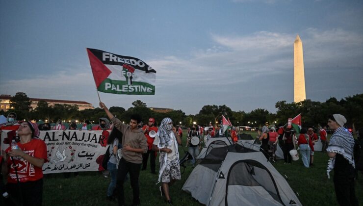 Washington’daki Gazze destekçisi göstericiler, Beyaz Saray’ın karşısında çadır kampı kurdu
