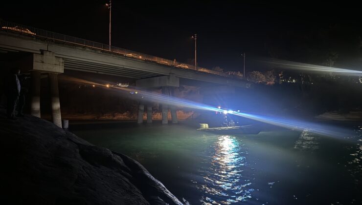 Adana'da baraj gölüne giren genç gözden kayboldu