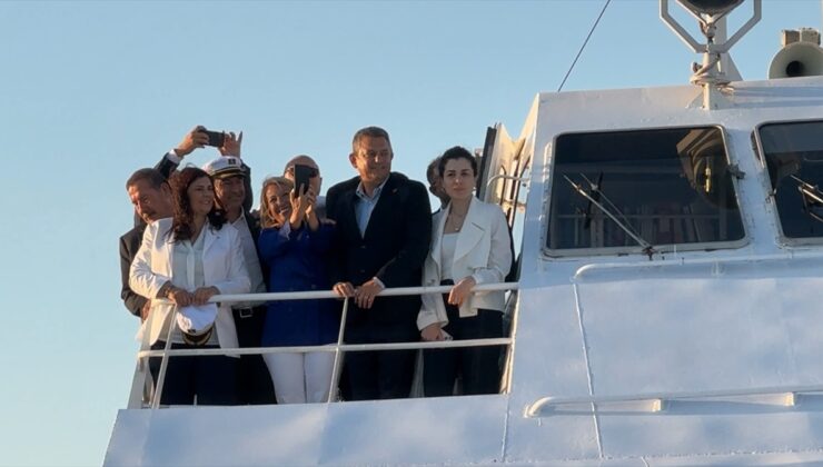 CHP Genel Başkanı Özel, sefer açılışına katıldığı deniz otobüsüyle Didim’den Bodrum’a gitti