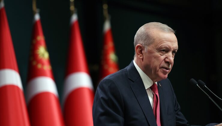Cumhurbaşkanı Erdoğan: “A Milli Futbol Takımımıza başarılar diliyorum. Bizim çocukların bu kritik maçı kazanarak, şampiyonluk yolculuklarını kararlılıkla sürdüreceğine inanıyorum”