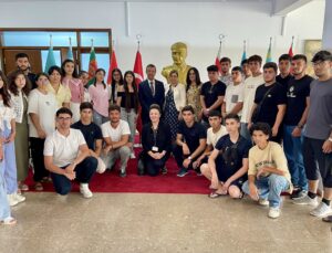 Dışişleri Bakanı Ertuğruloğlu, Azerbaycanlı şehit çocuklarını ağırladı