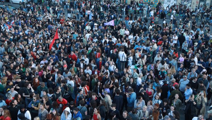 Fransa’da seçimin birincisi sol ittifakın liderlerinden Melenchon’dan “ülkeyi yönetmeye hazırız” mesajı