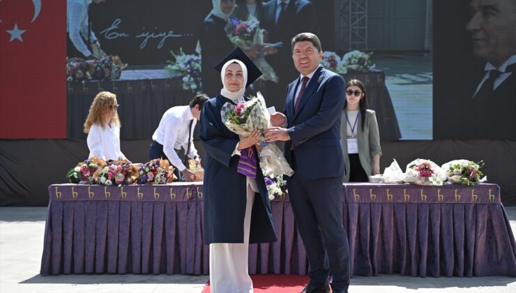 Adalet Bakanı Tunç, Hacettepe Üniversitesi hukuk ve iletişim fakültelerinin mezuniyet törenine katıldı: