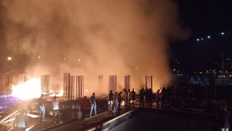 Şırnak'ta hastane inşaatının depo kısmında çıkan yangın söndürüldü