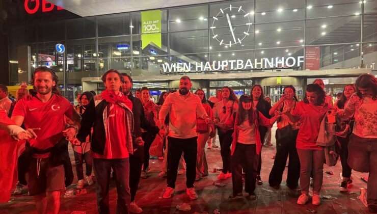 Viyana’da Türkiye’nin çeyrek finale yükselme başarısı coşkuyla kutlandı