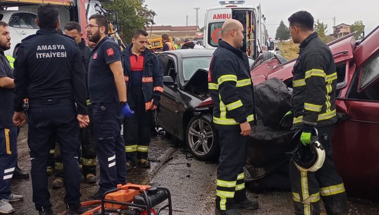 Amasya’da iki otomobilin çarpıştığı kazada 2 kişi öldü, 1 kişi yaralandı