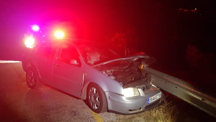 Aydın'da bariyere çarpan otomobildeki 1 kişi öldü, 1 kişi yaralandı