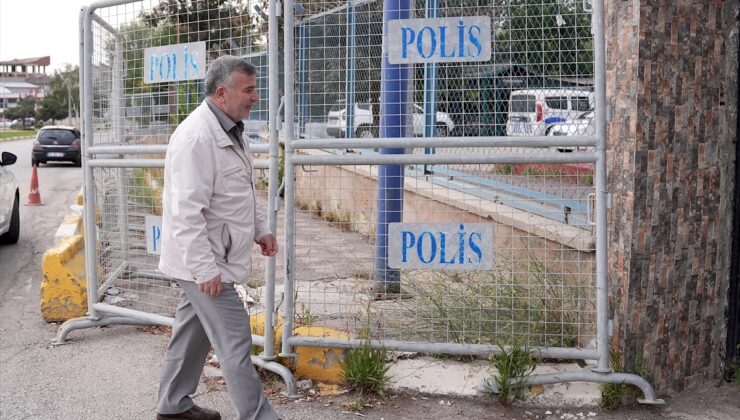 Erzurum’da baba ve oğlunun yolda bulduğu emekli maaşı sahibine ulaştırıldı