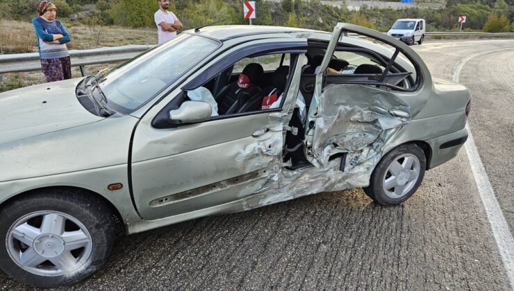 Karabük’te 2 otomobilin çarpıştığı kazada 7 kişi yaralandı