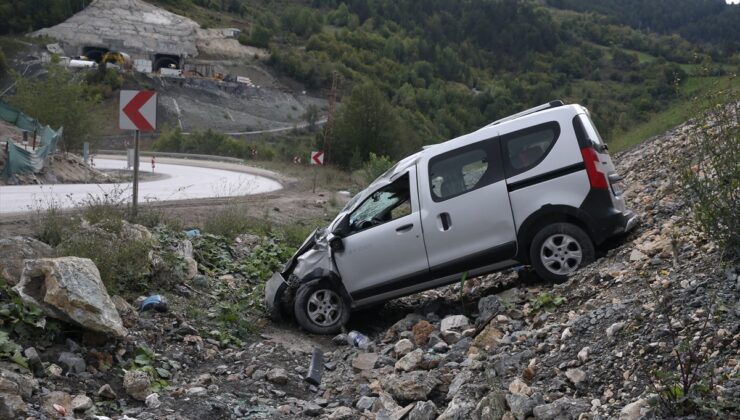 Kastamonu'da devrilen otomobildeki 5 kişi yaralandı