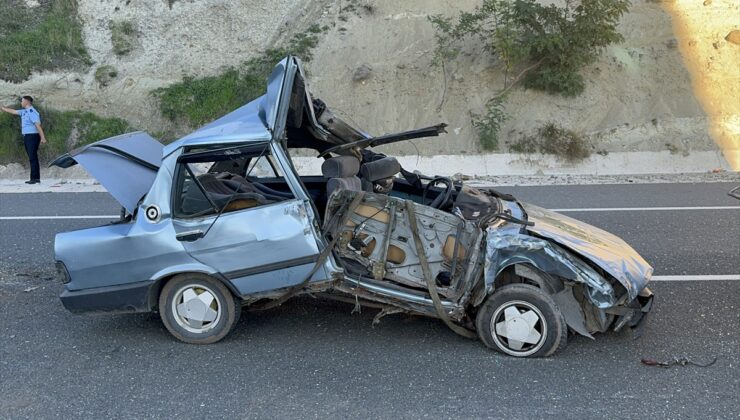 Kastamonu'da iki otomobilin çarpıştığı kazada 3 kişi yaralandı