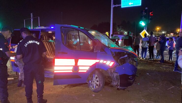 Malatya’da askeri araçla otomobilin çarpıştığı kazada 5’i jandarma 8 kişi yaralandı