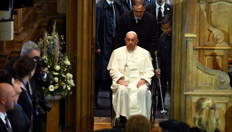 Papa Franciscus, Belçika’da Kilise’nin karıştığı skandallardan utanması gerektiğini söyledi