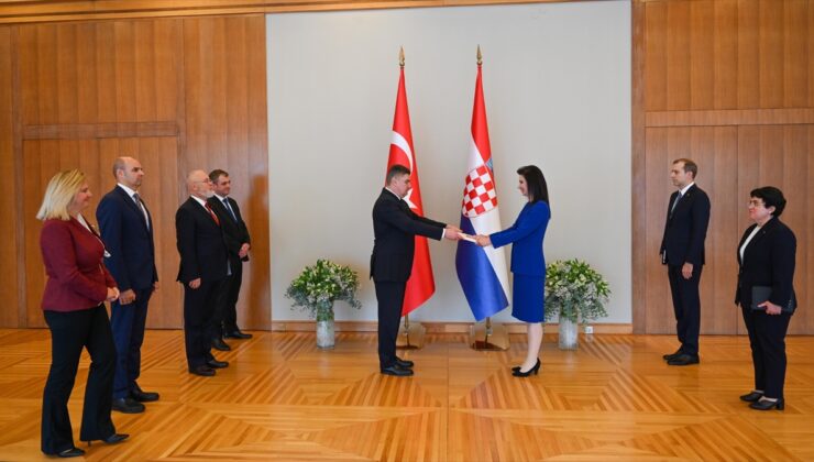 Türkiye'nin Zagreb Büyükelçisi Erpulat Altuntaş güven mektubunu sundu