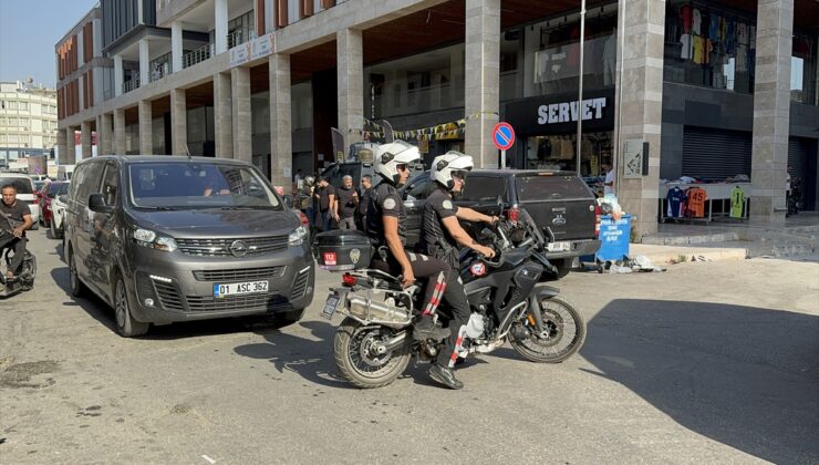 Adana’da yolda el bombası bulundu