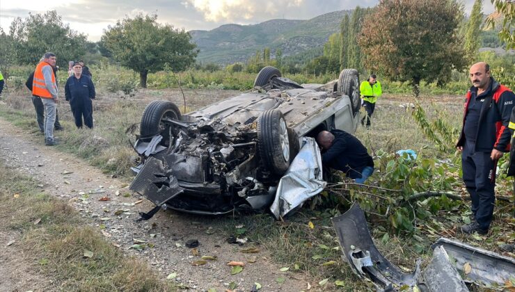 Amasya’da devrilen otomobildeki 1 kişi öldü, 2 kişi yaralandı