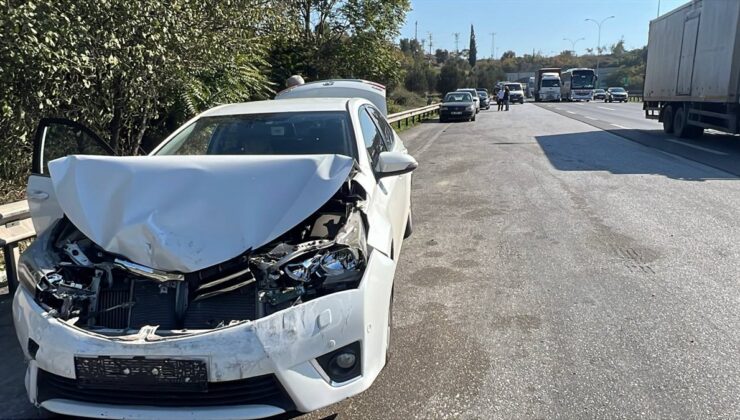 Anadolu Otoyolu'nun Kocaeli kesiminde zincirleme trafik kazasında 4 kişi yaralandı