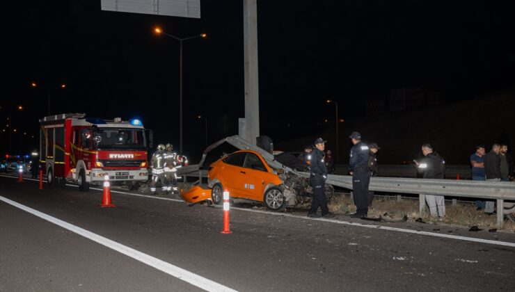 Ankara'da bariyere çarpan taksinin şoförü öldü