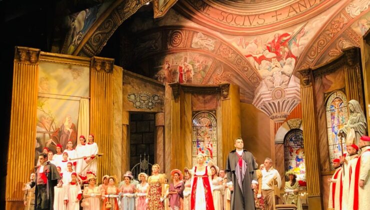 Antalya Devlet Opera ve Balesi “Tosca” operasını sahneledi